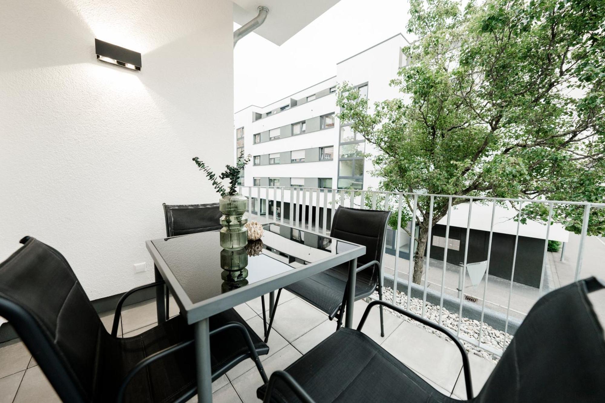 Kocasa-Apartments 01, City-Center Boeblingen, Stellplatz, Balkon, Waipu-Tv Böblingen Exterior foto